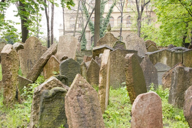 old jewish cemetery in prague